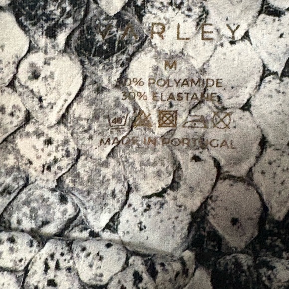 Varley High Waist Chic White and Gray Snake Print Fabric Leggings. Size M - Picture 6 of 13